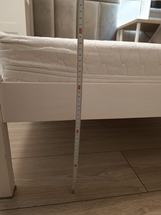 Sprzedam łóżko z materacem.