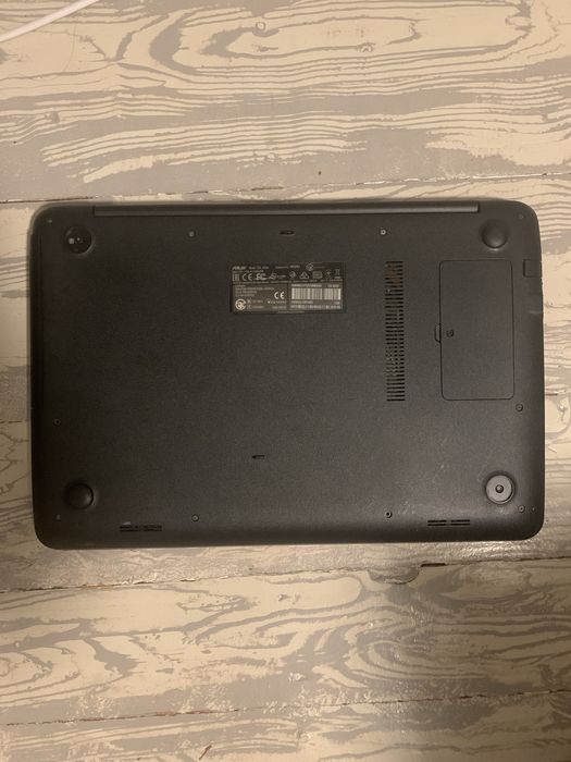 Ноутбук ASUS X556UQ / Intel i5 / 8GB RAM / GeForce 940MX 2GB / 1TB HDD