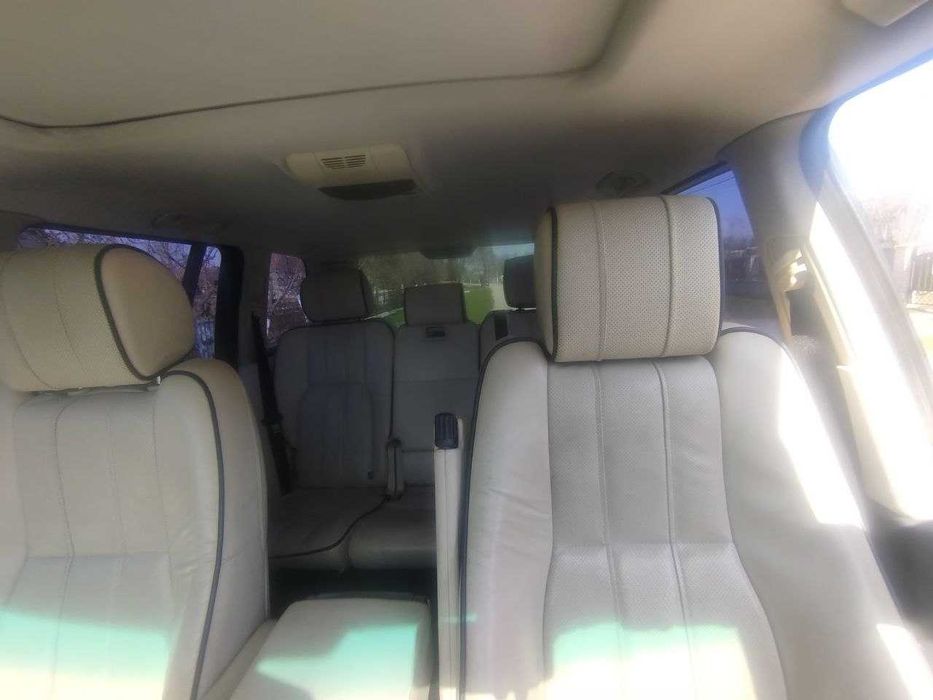 Автомобіль Range Rover
