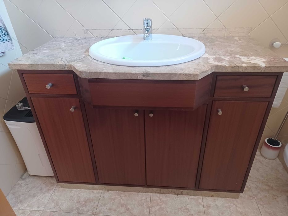 Móvel WC + lavatório + torneira + tampo mármore