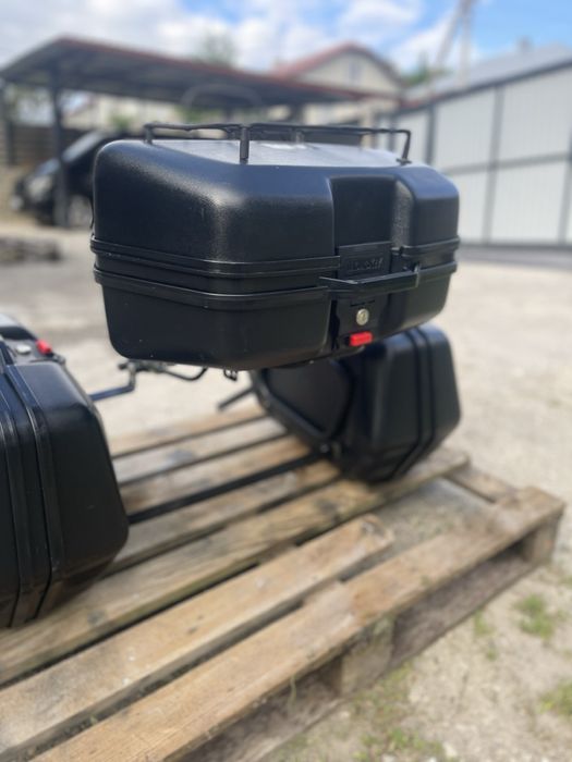 Кофри 3шт  givi Honda cbr1100хх  і рамка під них