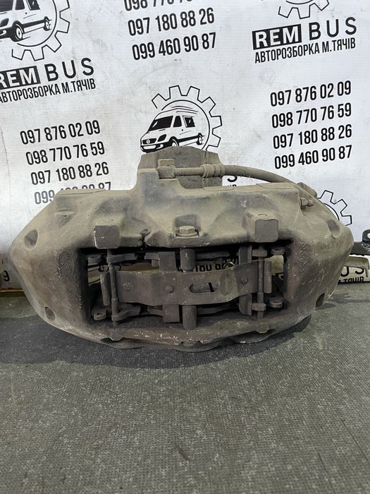 Супорт передній лівий правий Range Rover L405