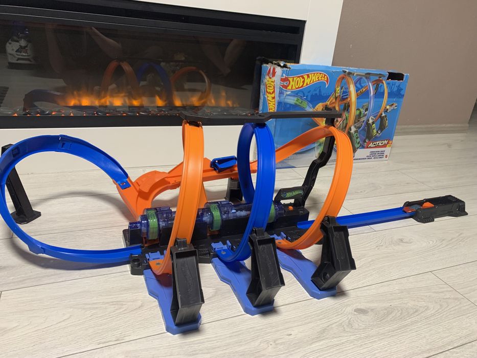 Трасса Хот вилс.  Hot Wheels.