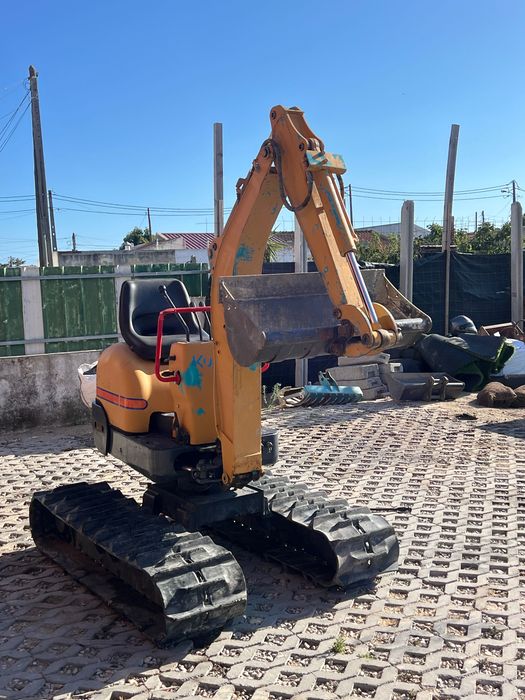 Mini giratória  1.200kilos