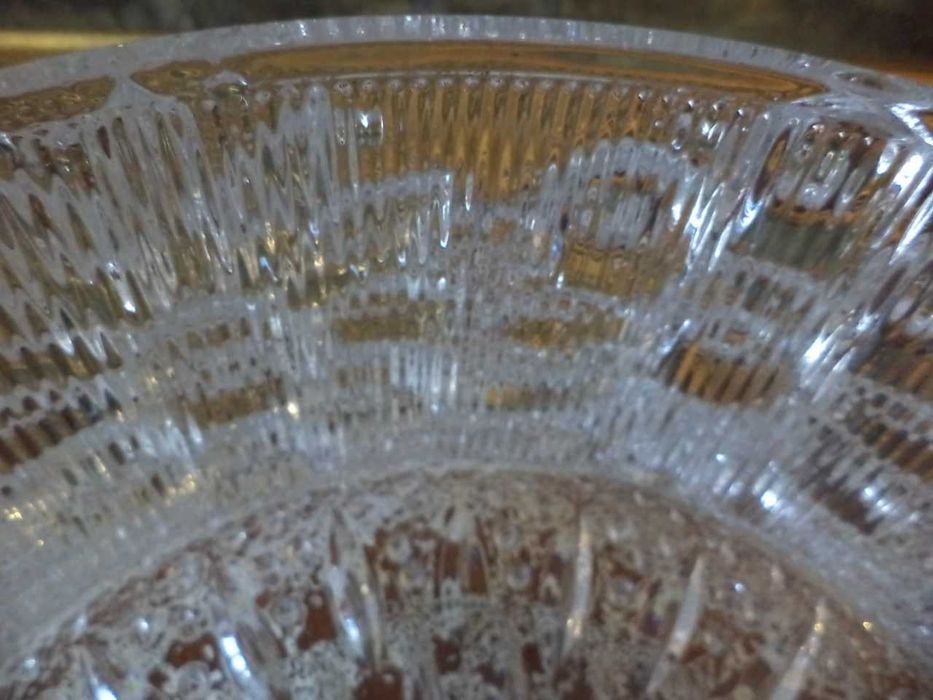 ваза конфетница из старого стекла на металлической ножке