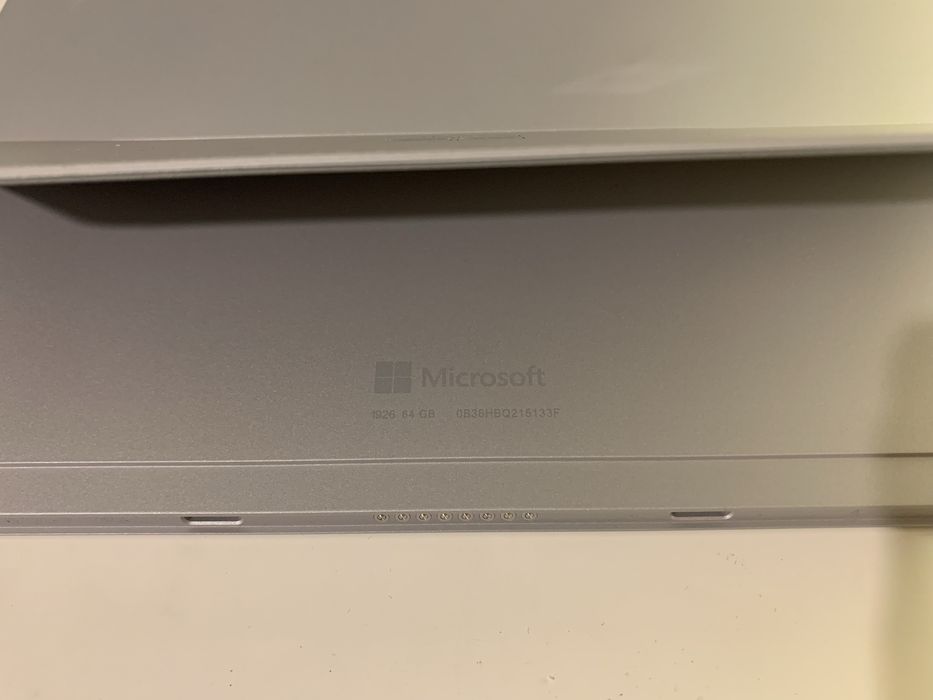 Microsoft Surface Go (1926) – tablet w bardzo dobrym stanie