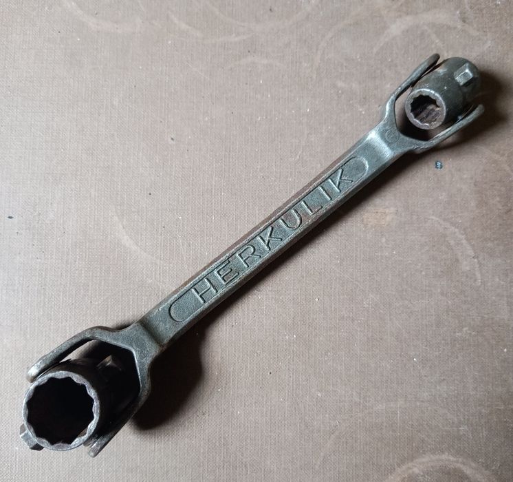 Klucz nasadowy Herkulik Imbus, stare narzędzia.