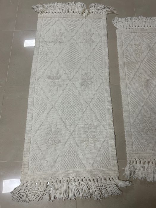 Tapete para quarto, 1 tamanho grande e 2 mais pequenos.