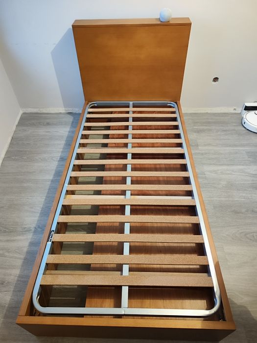 Cama em madeira faia