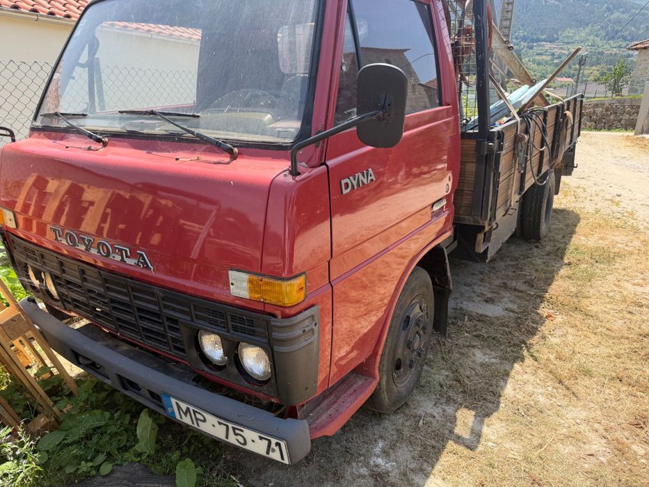 Vende se carrinha Toyota Dyna