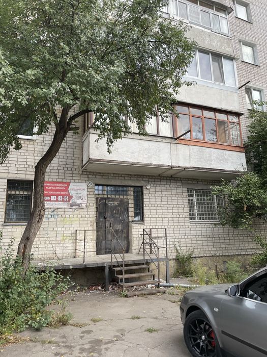 Продаж комерційного приміщення 412 м2 1/9 фасад по вул. Г.Десантників