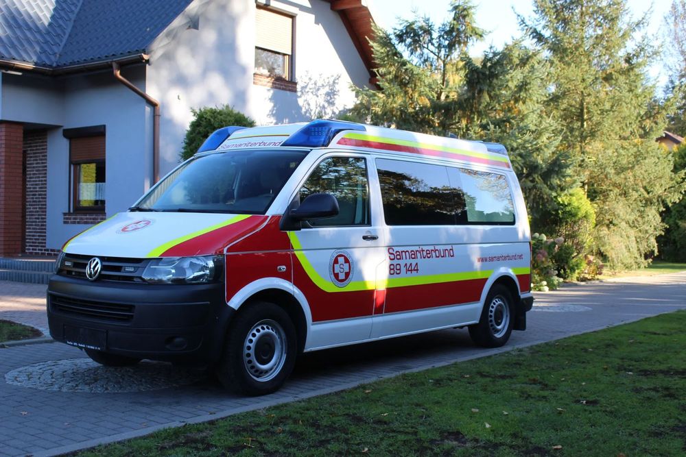 Volkswagen T5  AMBULANS KARETKA