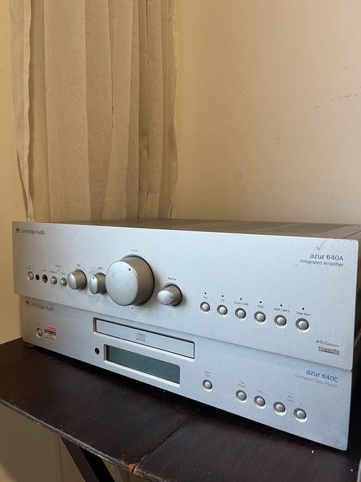Amplificador Hi-Fi + Leitor de CD — Cambridge Audio Azur 640A + 640C