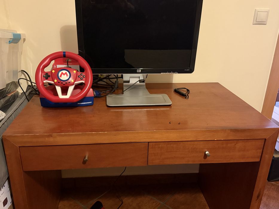 Cama de Solteiro em cerejeira com colchão, mesa de cabeceira e secreta