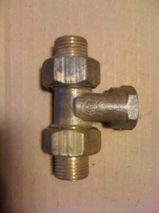 Śrubunek do C.O. trójdrożny mosiężny 1/2 cala