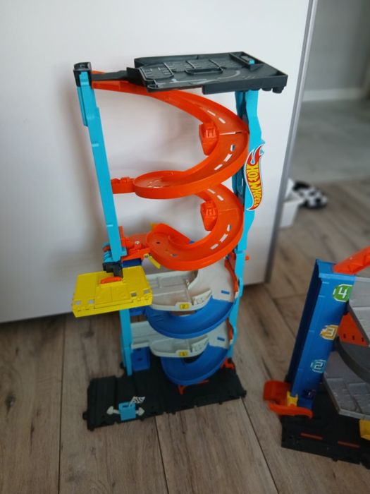 Tory Hot Wheels garaż, 2 garaże w 1 cenie