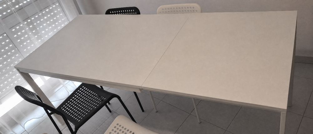 Mesa extensível + 6 cadeiras, da IKEA