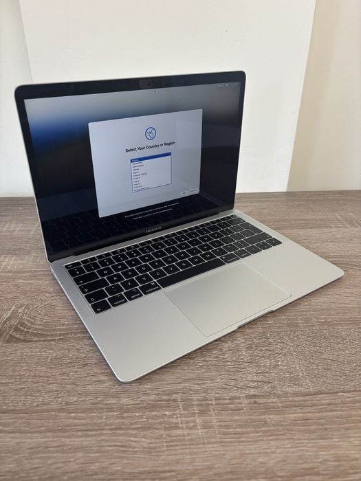 MacBook Air 13inch 2019 SSD1TB‘ i-laptop-apple-macbook-air-