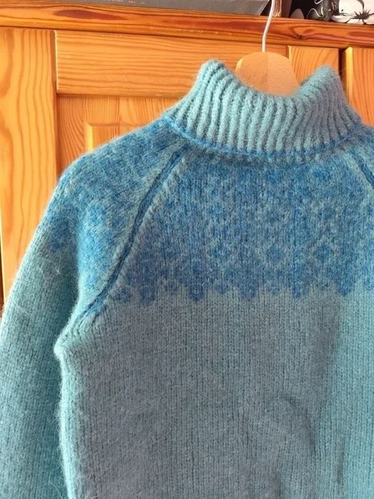 Sweter z golfem House of Yarn