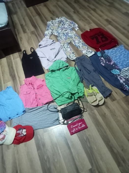 Ubrania dla dziewczynki 134 140