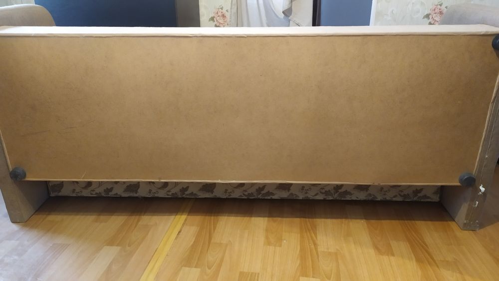 Диван в гарному робочому стані