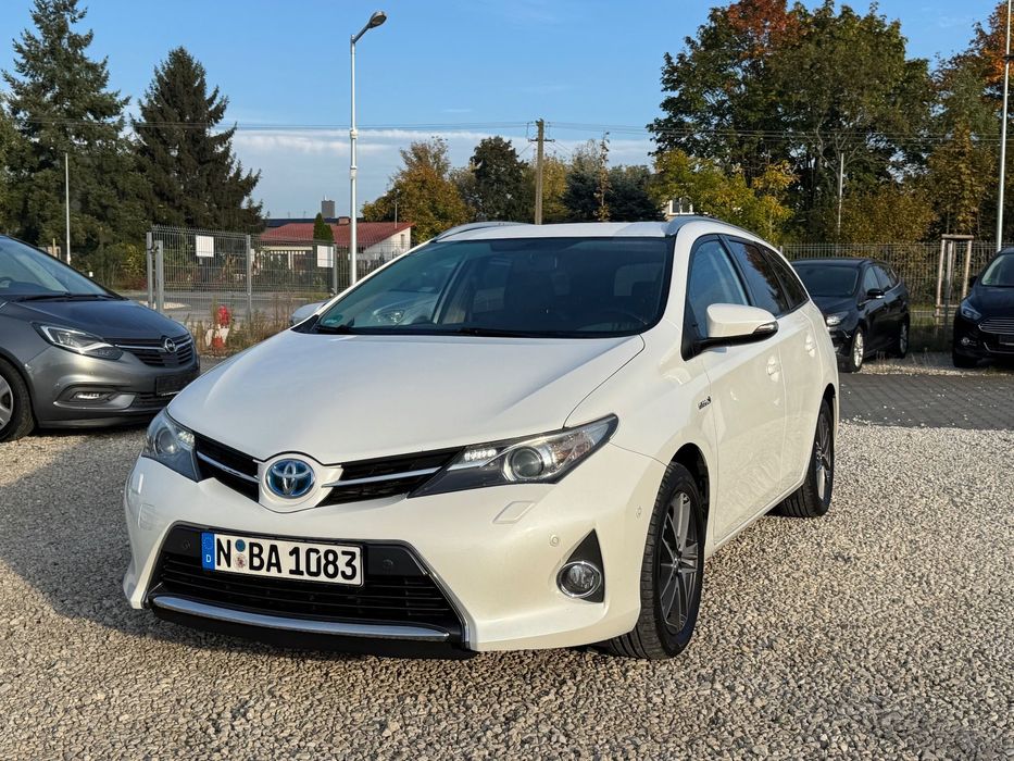 Toyota Auris Toyota Auris 2014 Hybrid, 136km Biała perła