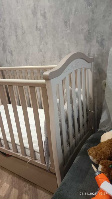 Дитяча кроватка Верес з маятником