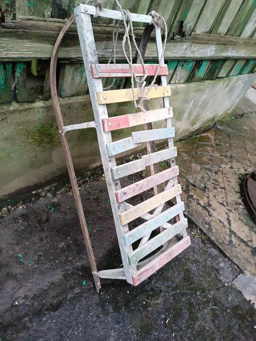 Санки продаються