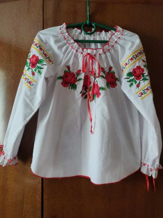 Вишиванка для дівчинки.