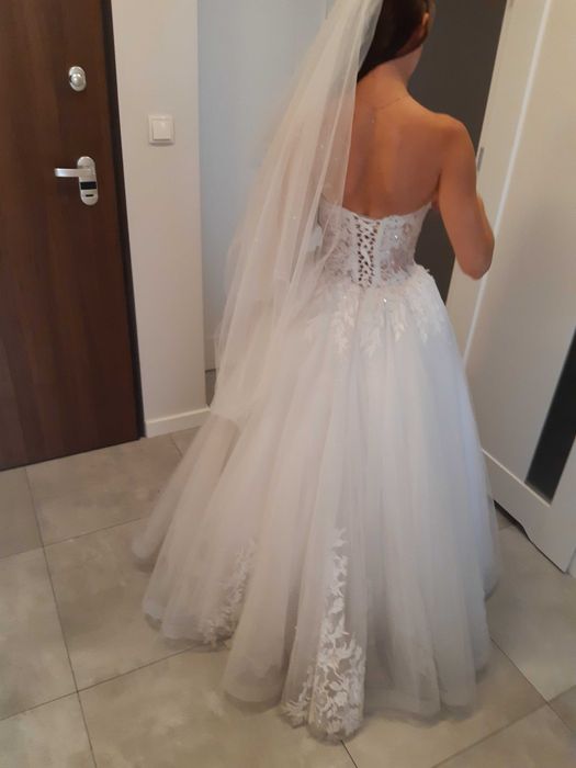 suknia  ślubna typu księżniczka