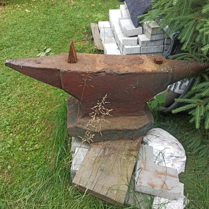 Duże Kowadło 300kg