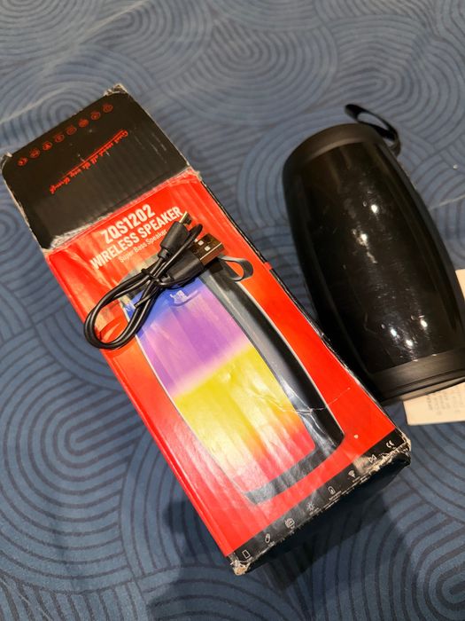 Coluna Bluetooth Portátil com LED e Rádio FM – Nova na caixa