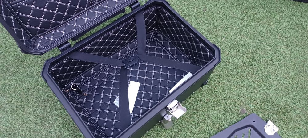 Top case alumínio preto 65l