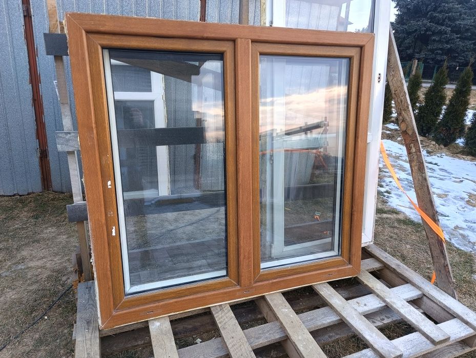 Okno 146x160 złoty dąb rozwierno uchylne plastikowe