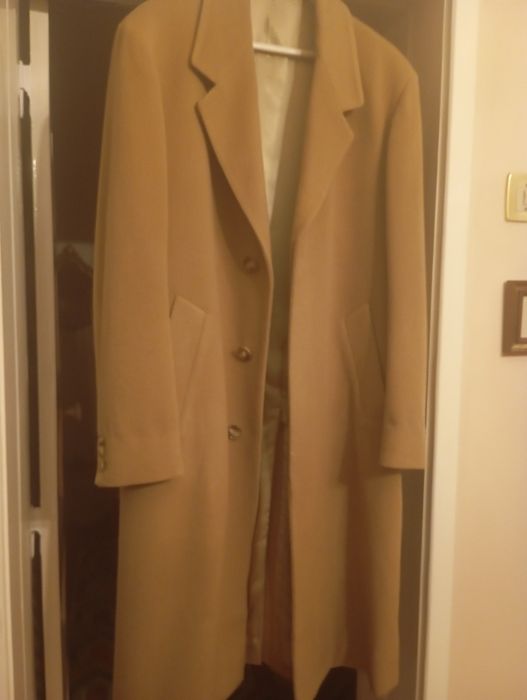 Sobretudo em pura lã cor de camelo e em estado novo