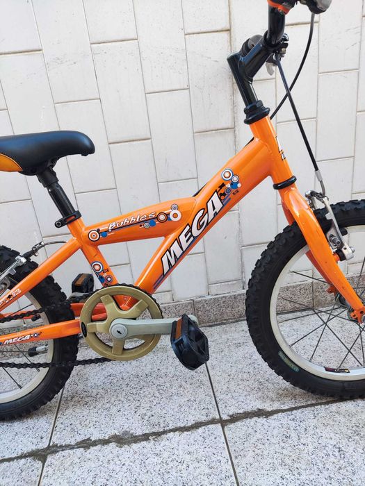 Bicicleta criança como nova (Ofereço capacete)