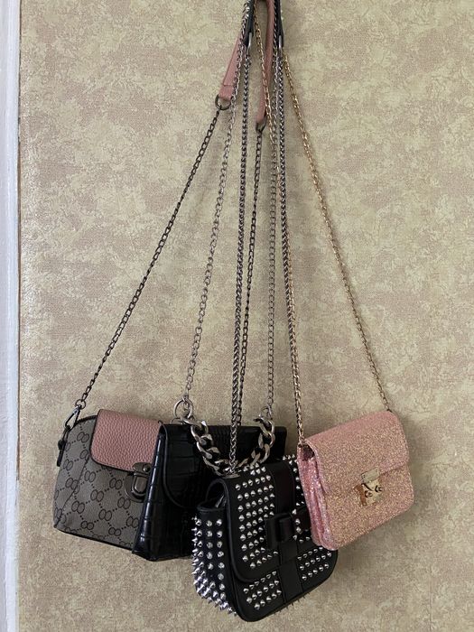 Різні маленькі сумочки