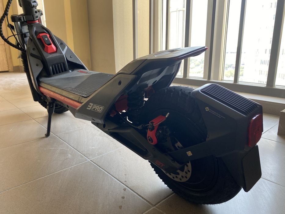 Продам электросамокат Segway Ninebot ZT3 Pro