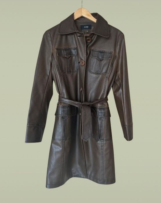 Brązowy trencz ze skóry ekologicznej w stylu vintage