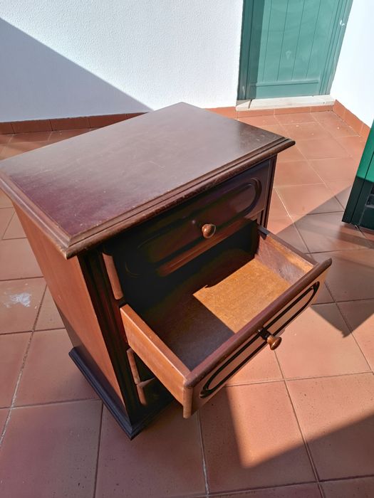Mesa de cabeceira antiga