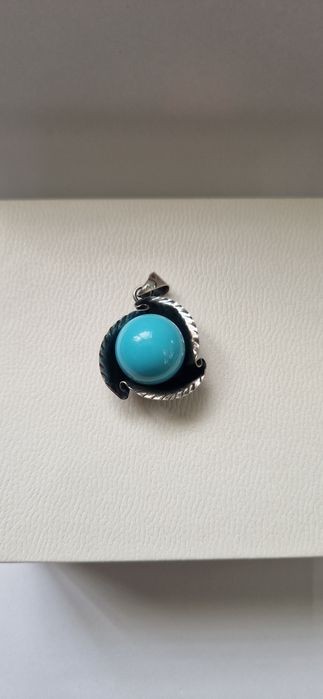 Srebrna zawieszka z turkusowym koralikiem