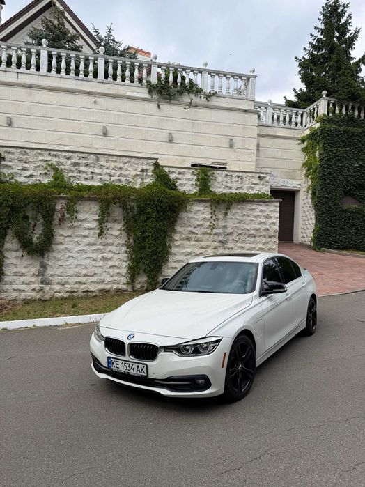 Продаю BMW 330e 2017р