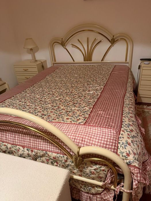 Cama de casal usada