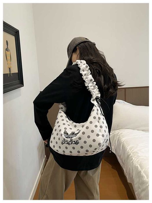 Жіноча сумка ADIDAS LEOPARD SMALL SHOULDER BAG / Сумка Адідас через плече з принтом горошок / жіноча біла сумочка Адидас