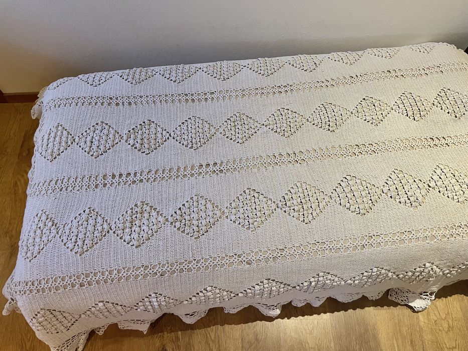 ANTIGUIDADE Colcha de renda com +de 60 anos em excelente estado