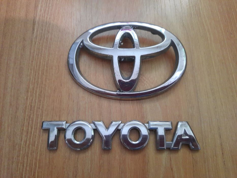 Эмблема Toyota оригинал