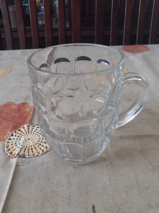 2 canecas grandes para cerveja. Para desocupar.