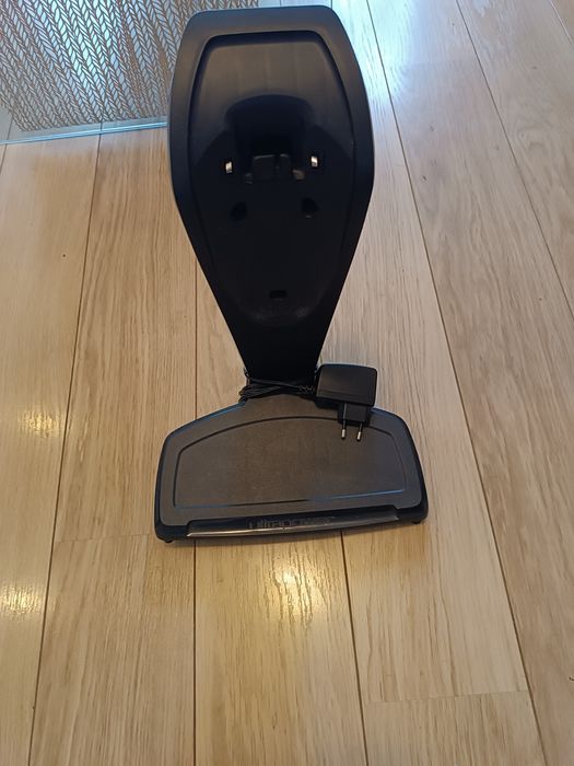 _._ Odkurzacz pionowy AEG Ultra Power - stacja ładująca