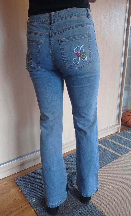 Jeansy dzwony vintage z haftem - czerwonymi różami r. 36/S
