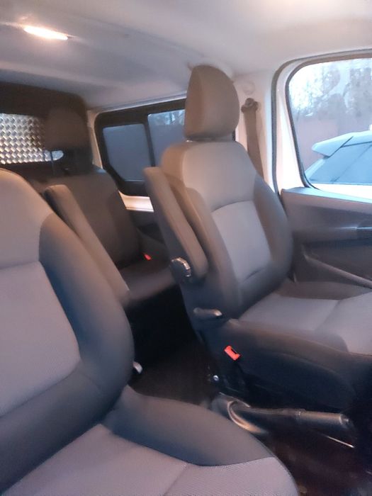 Оригінальний вантажо-пасажир 5 місць, 2022 рік, 2,0 дизель, Автомат.